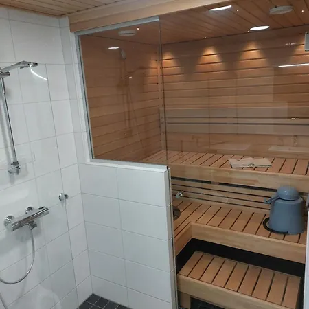 Kauppatie, Neljaelle Hengelle Appartement