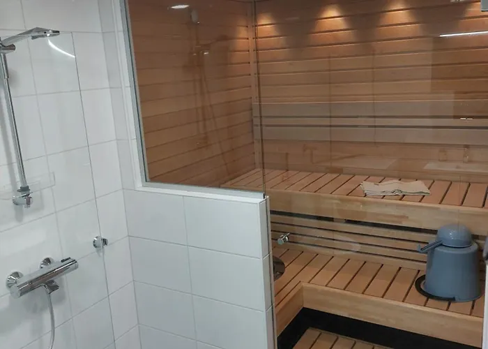 Kauppatie, Neljaelle Hengelle Lejlighed